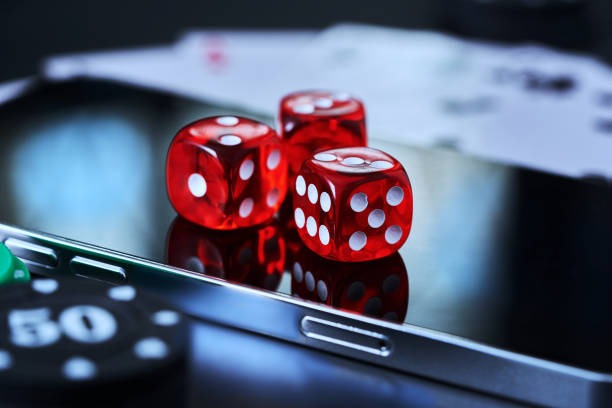 kepo88 blackjack dealer with card shoe